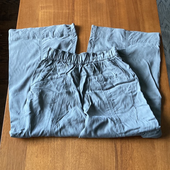 Lululemon khaki cropped pants - Picture 4 of 8